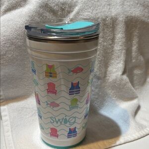 Swig Insulated Tumbler with Beach Design. Never used. Silicone rubber base.